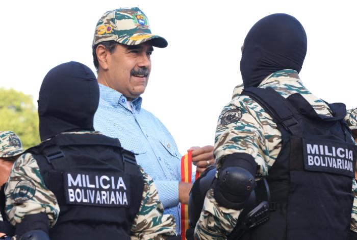 Ante un posible exilio, pocos aliados y EUA encima, ¿qué opciones tiene Maduro?