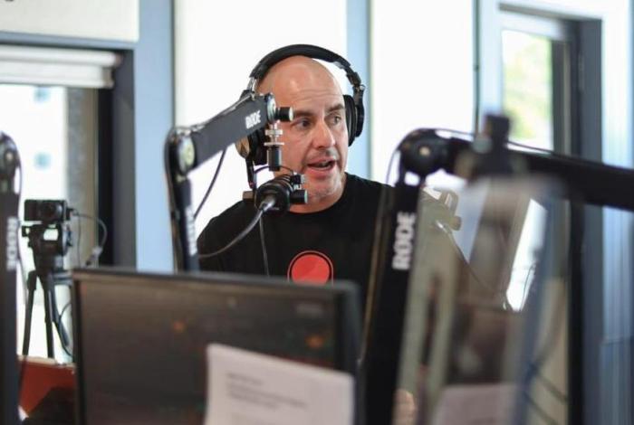 Ante vacaciones escolares, Fito Torres llama a madres y padres a vigilar el consumo digital de niñas, niños y jóvenes