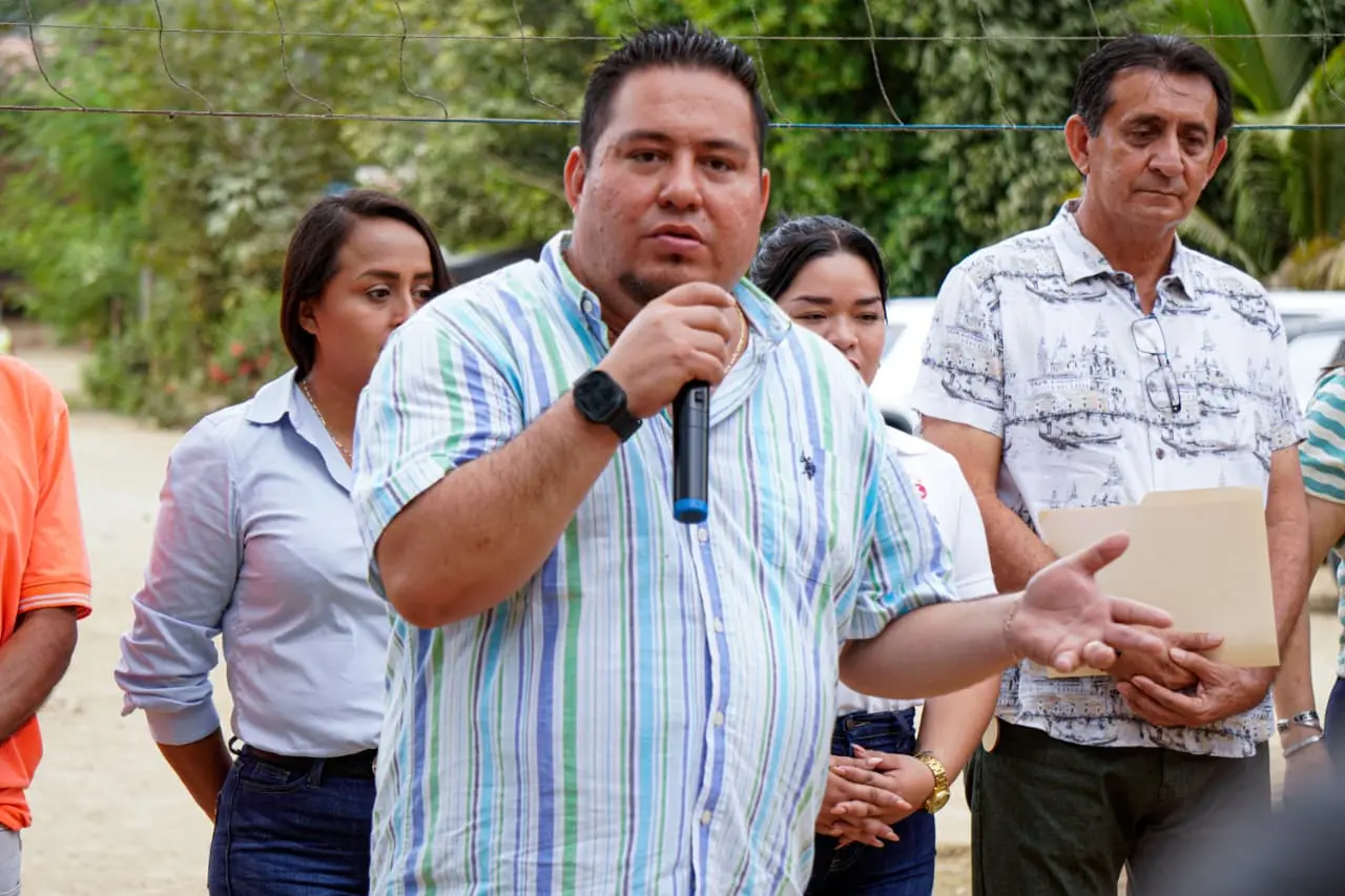 Anuncia Manuel Esquivel Obras para la Comunidad de San Rafael