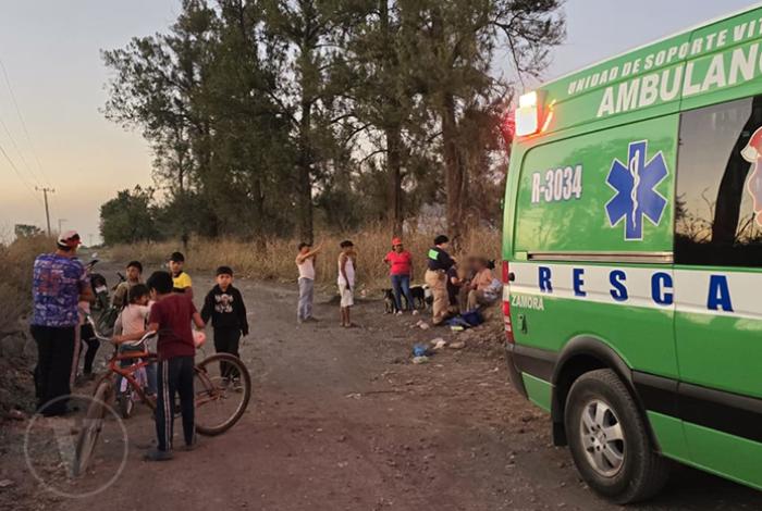 Aparatoso accidente de camioneta en Zamora deja tres personas heridas