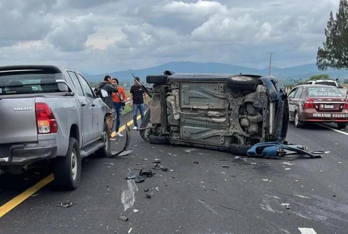 Aparatoso choque en la México-Guadalajara; no se reportan víctimas mortales