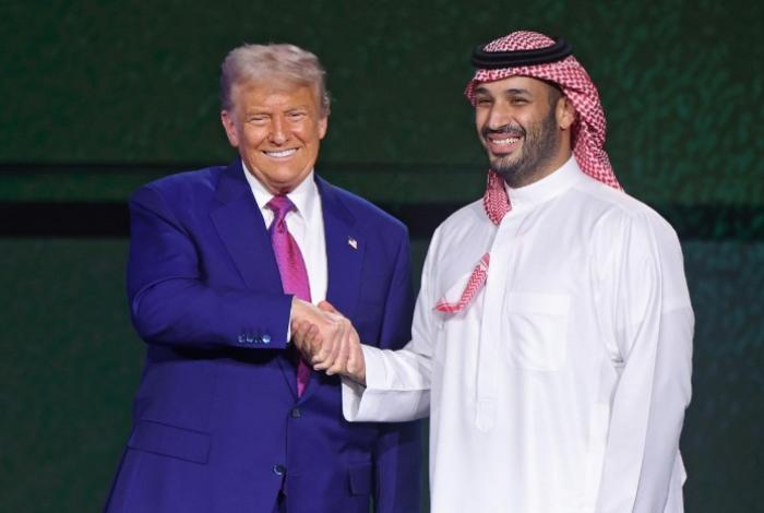 Arabia Saudí y Emiratos Árabes ven a la IA "el nuevo petroleo", pero ahora tienen que elegir entre EUA o China