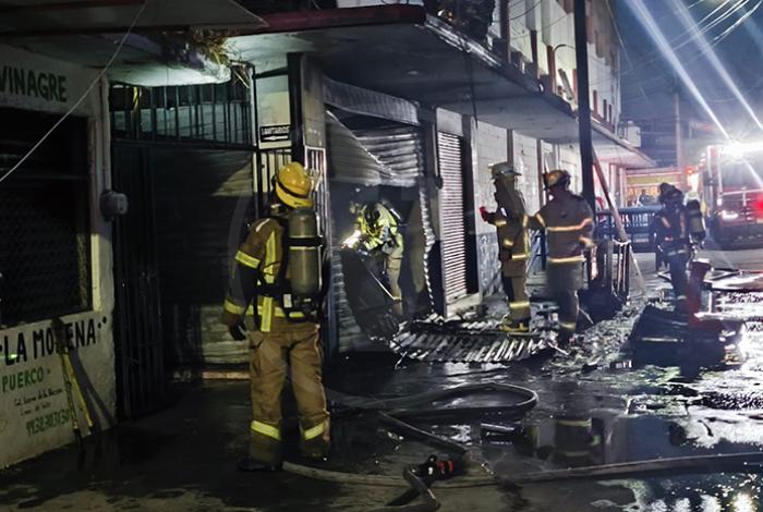Arde un local del Mercado del Auditorio, en Morelia