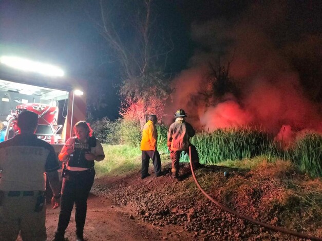 Arden predios cubiertos de maleza a espaldas de la colonia Campestre Los Manantiales, Morelia