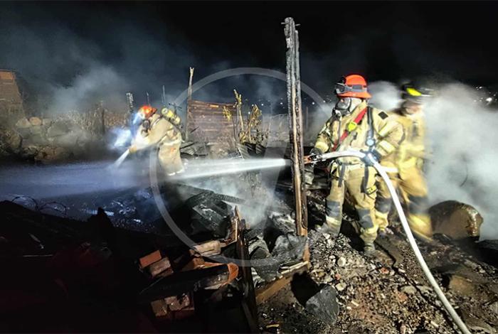 Arden varias casas en la colonia irregular El Polvorín, al poniente de Morelia