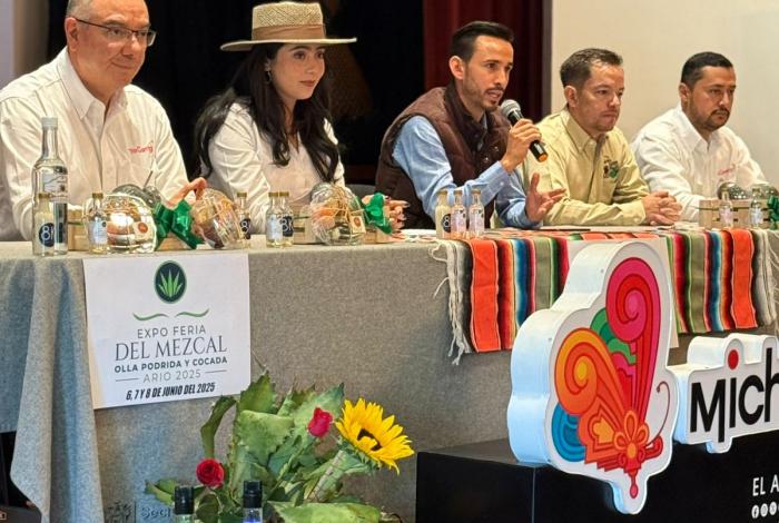 Ario de Rosales anuncia su tercera edición de la Feria del Mezcal