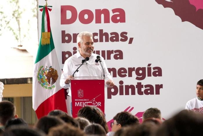 Arranca Bedolla programa para pintar y transformar escuelas en entornos de paz