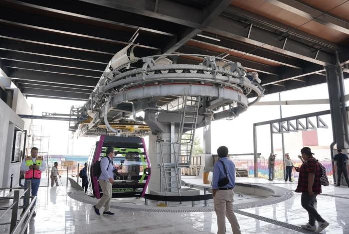 Arranca colocación de cable portador tractor de teleférico en Morelia