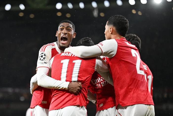Arsenal, en partidazo, le quita el invicto al Bayern de Múnich en Champions League