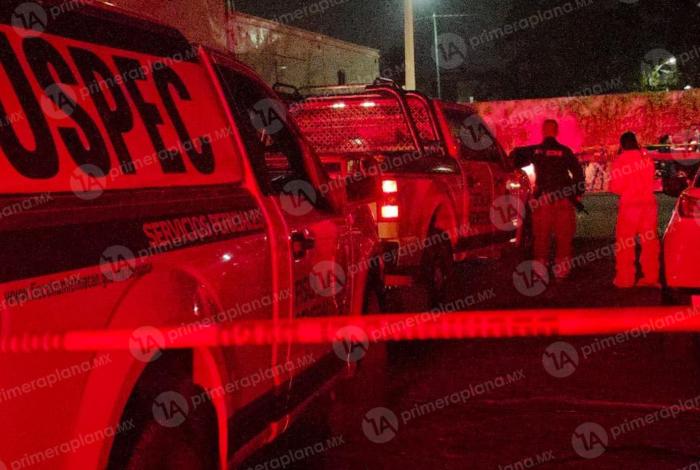 As3sin4n a conductor de taxi en calles de Apatzingán