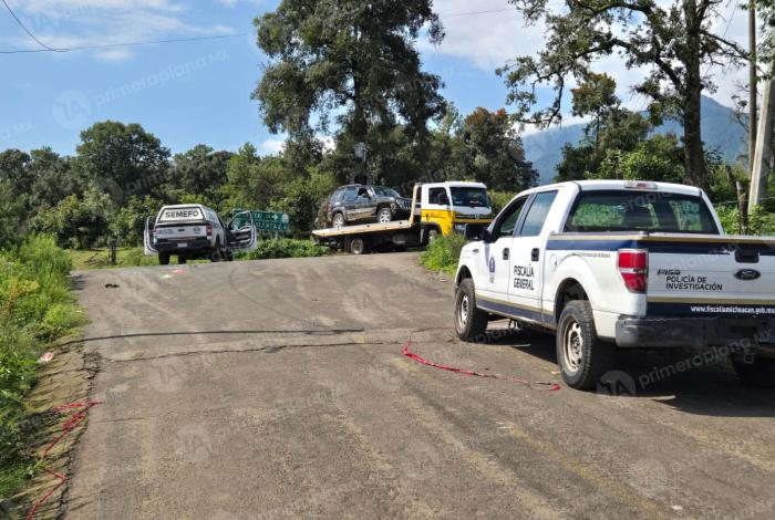 As3sinan a joven a bordo de su camioneta en carrretera de Tangancícuaro
