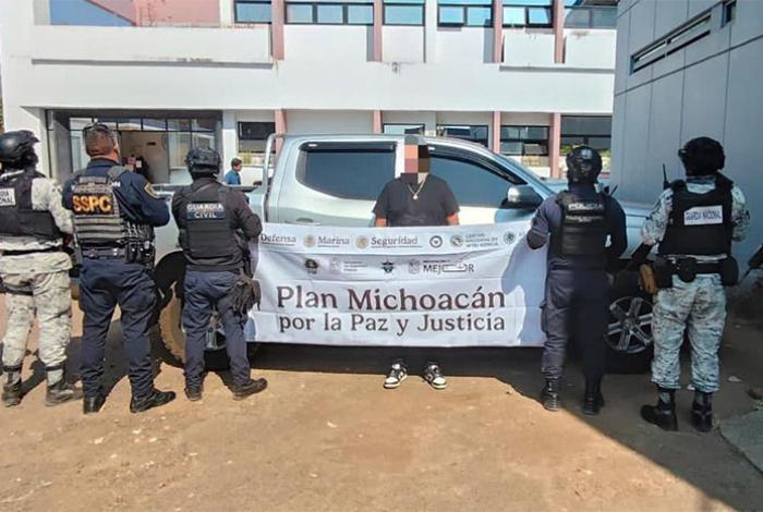 Asegurados, 14 vehículos robados y 5 personas detenidas en los últimos días en Michoacán