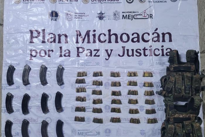 Asegurados 300 cartuchos útiles, 12 cargadores y equipo balístico en Tierra Caliente: SSP