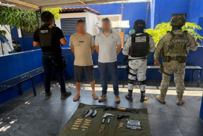 Aseguran a dos hombres armados tras operativo en Lázaro Cárdenas