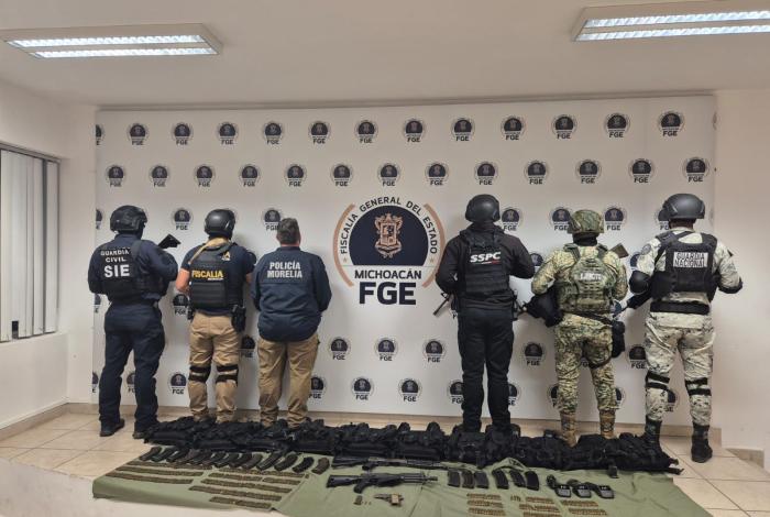 Aseguran armas y equipo táctico en la Ranchería El Conejo, en Tzitzio