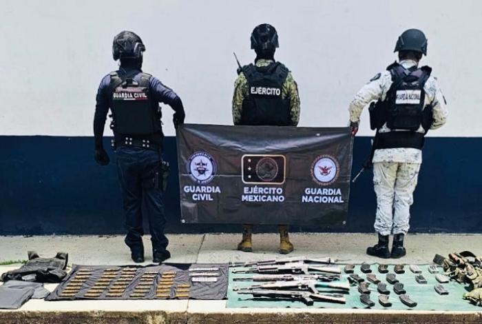 Aseguran arsenal en La Ruana, Buenavista