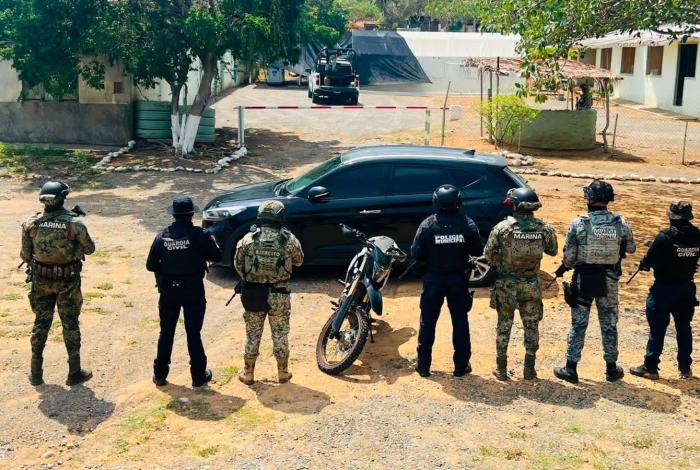 Aseguran auto robado y motocicleta alterada en Caleta