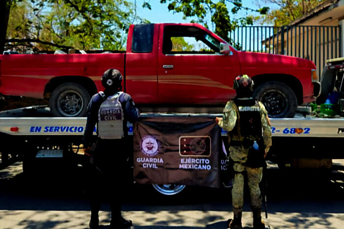 Aseguran camioneta, arma larga y cartuchos en Buenavista