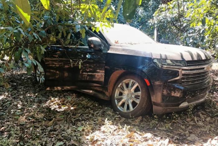 Aseguran camioneta de lujo con droga, equipo táctico, armas y un dron en Tlazazalca