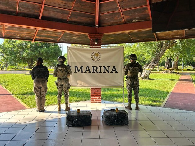  Aseguran casi 100 kg de cocaína flotando en la costa de LC