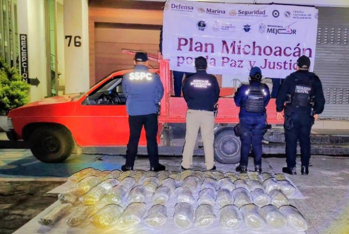 Aseguran cerca de 45 kilos de marihuana ocultos en vehículo y detienen a 2  hombres en la Autopista Siglo XXI