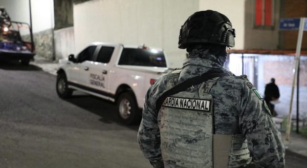Aseguran dro ga y arsenal durante cuatro cateos en Michoacán