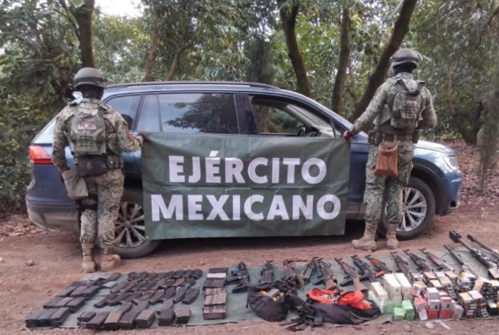 Aseguran fusiles calibre .50 mm y vehículos en operativo federal en Tocumbo