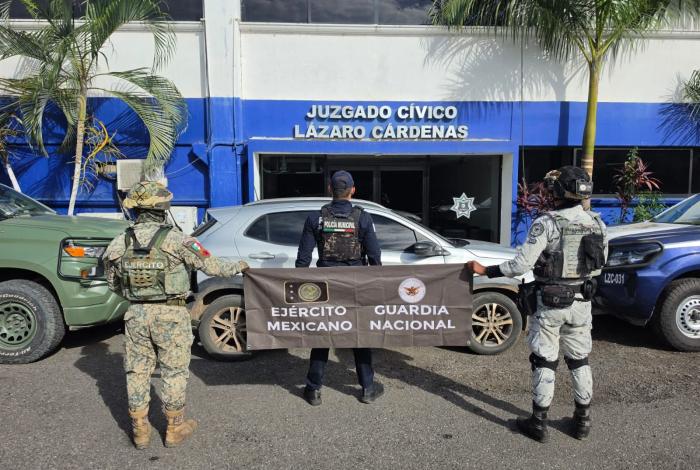 Aseguran vehículo aband0nado y arm4 en Caleta de Campos, LC