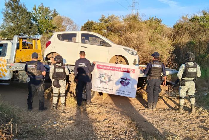 Aseguran vehículo con reporte de robo en Pátzcuaro