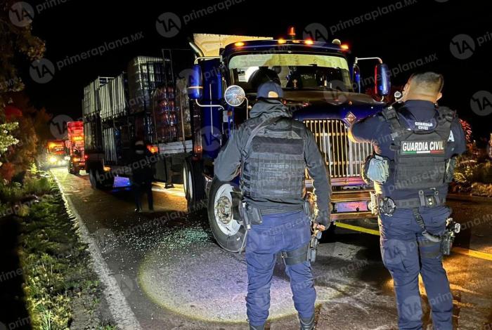 Ases1nan a trailero en la Uruapan-Carapan