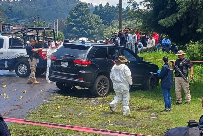 Asesinan a balazos a dos hombres en camioneta con placas de Texas en Salvador Escalante