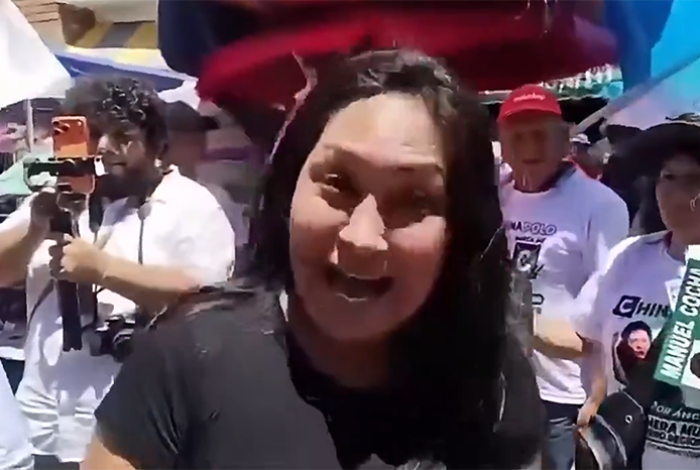 Asesinan a balazos a periodista y candidata peruana en un tianguis; todo queda grabado en video