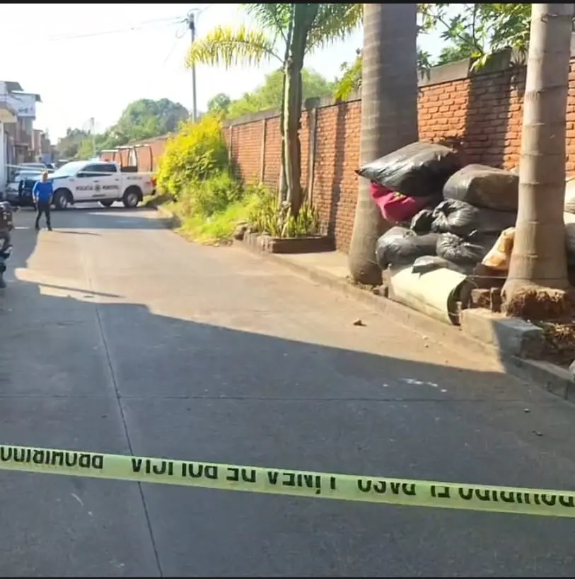 Asesinan a mujer en la colonia La Mora de Uruapan