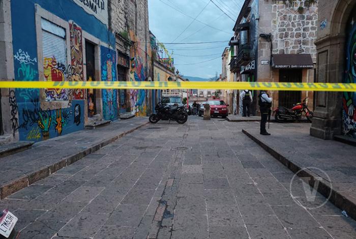 Asesinan a tiros a un hombre armado en el Centro Histórico de Morelia; presumen ajuste de cuentas