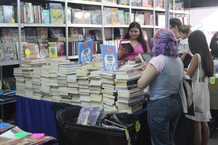 Asistentes a la 5ta. Fillm destacan variedad de libros, actividades y precios accesibles