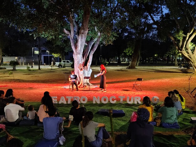 Asistentes disfrutan de ‘Alguien va a venir’, puesta en escena del Teatro Nocturno