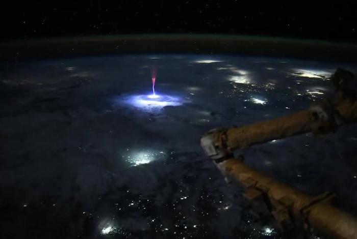 Asombroso fenómeno luminoso captado sobre México y EEUU