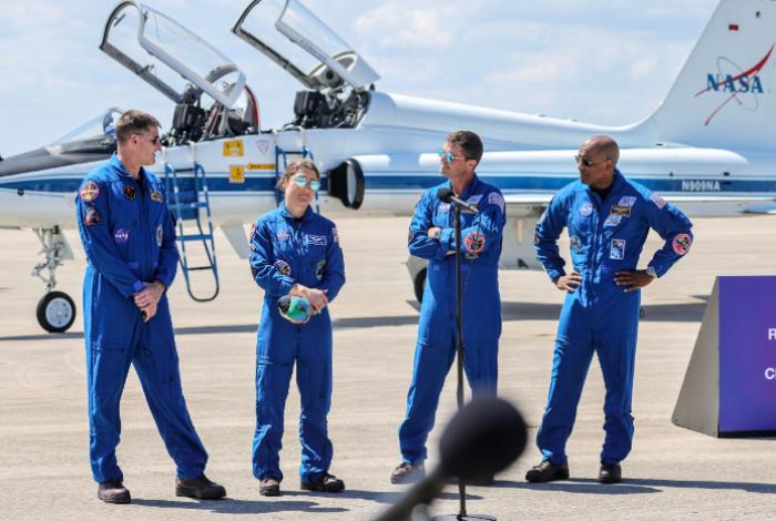 Astronautas de Artemis II despiertan en la nave Orión y orbitan la Tierra en su primer día