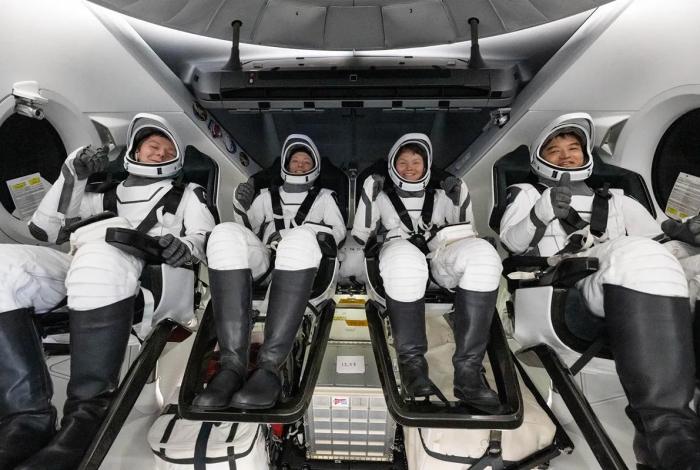 Astronautas regresan a la Tierra desde la EEI con SpaceX
