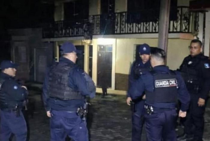 At4can a tiros a policías municipales de Salvador Escalante