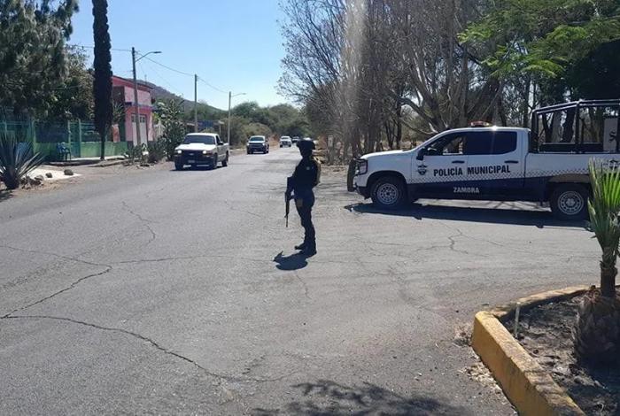 Atacan a balazos a un hombre mientras conducía su automóvil en Zamora