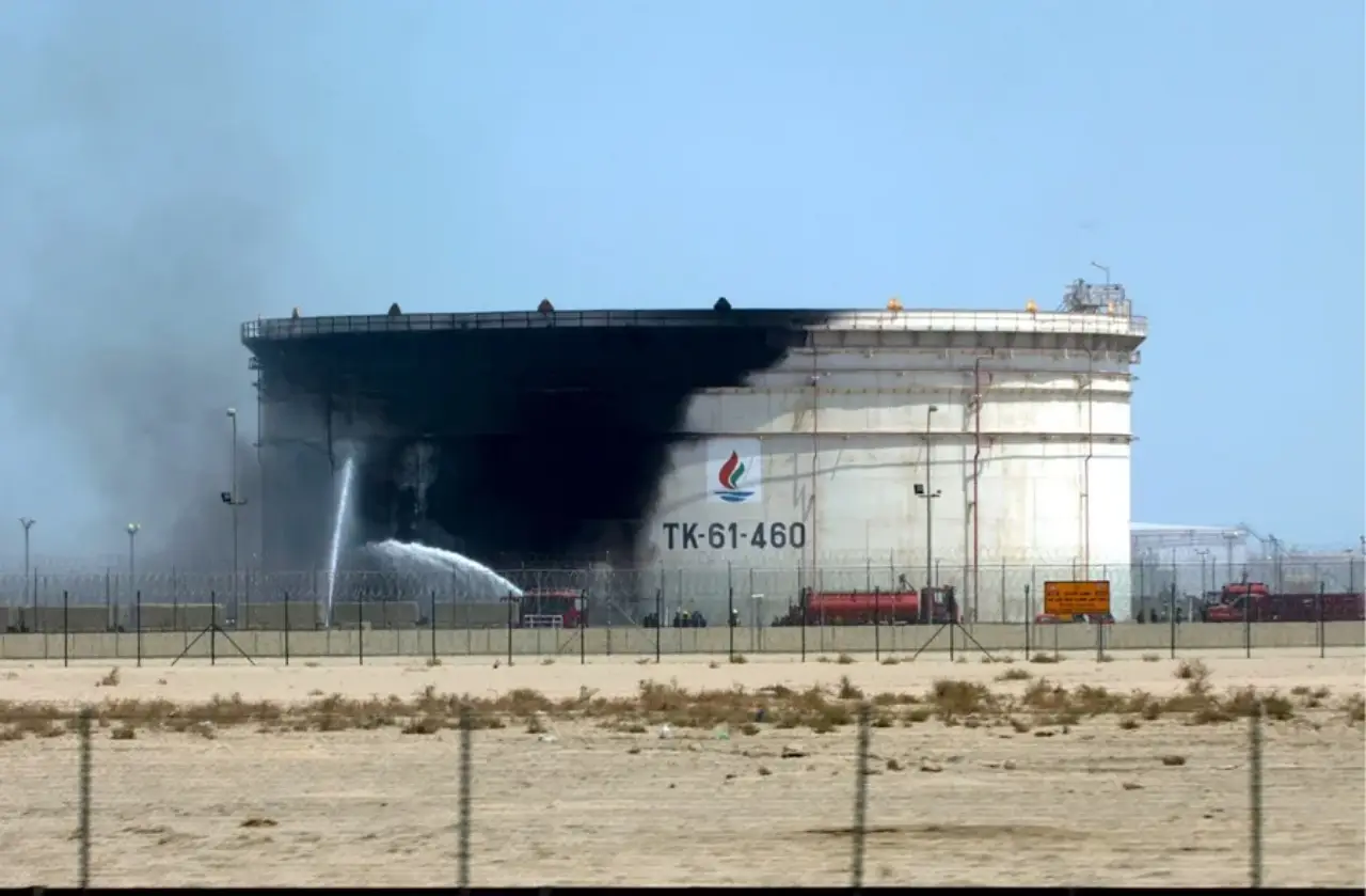 Ataque con drones iraníes provoca incendio en refinerías de Kuwait
