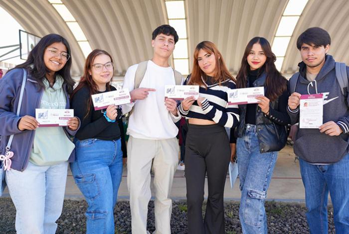 ¡Atención universitarios! Inicia entrega de tarjetas Gertrudis Bocanegra en Michoacán