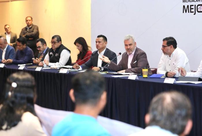 Atiende Bedolla a habitantes de 14 comunidades indígenas; acuerdan acciones inmediatas