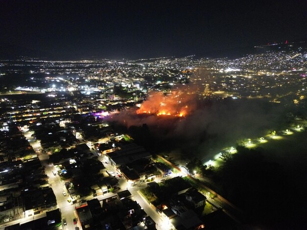 Atienden Bomberos de Morelia incendio de pastizal en el fraccionamiento Manantiales