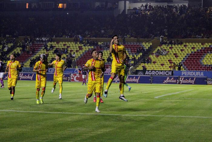 Atlético Morelia estrena iluminación en el Estadio Morelos con triunfo de 3-0 ante Mineros