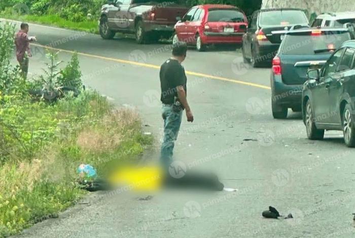 Atrop3llan y m4tan a María en la Uruapan-Pátzcuaro; viajaba en moto