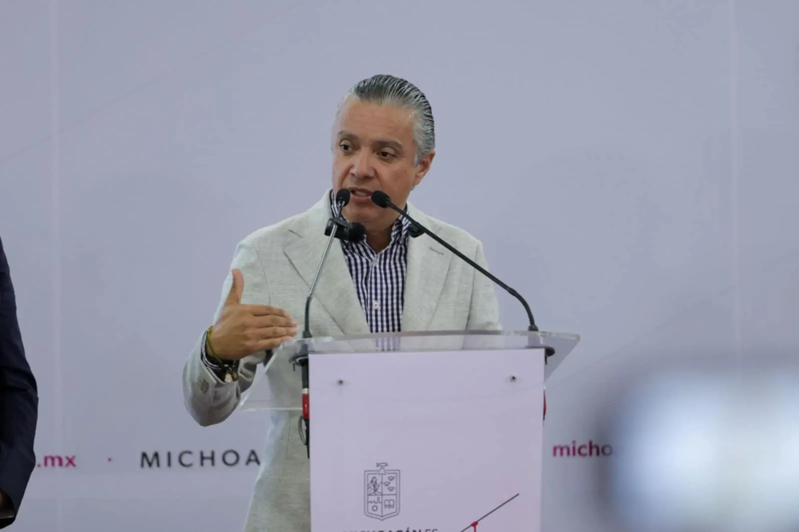 Aún no se acaban de pagar las deudas de Michoacán, afirma Luis Navarro