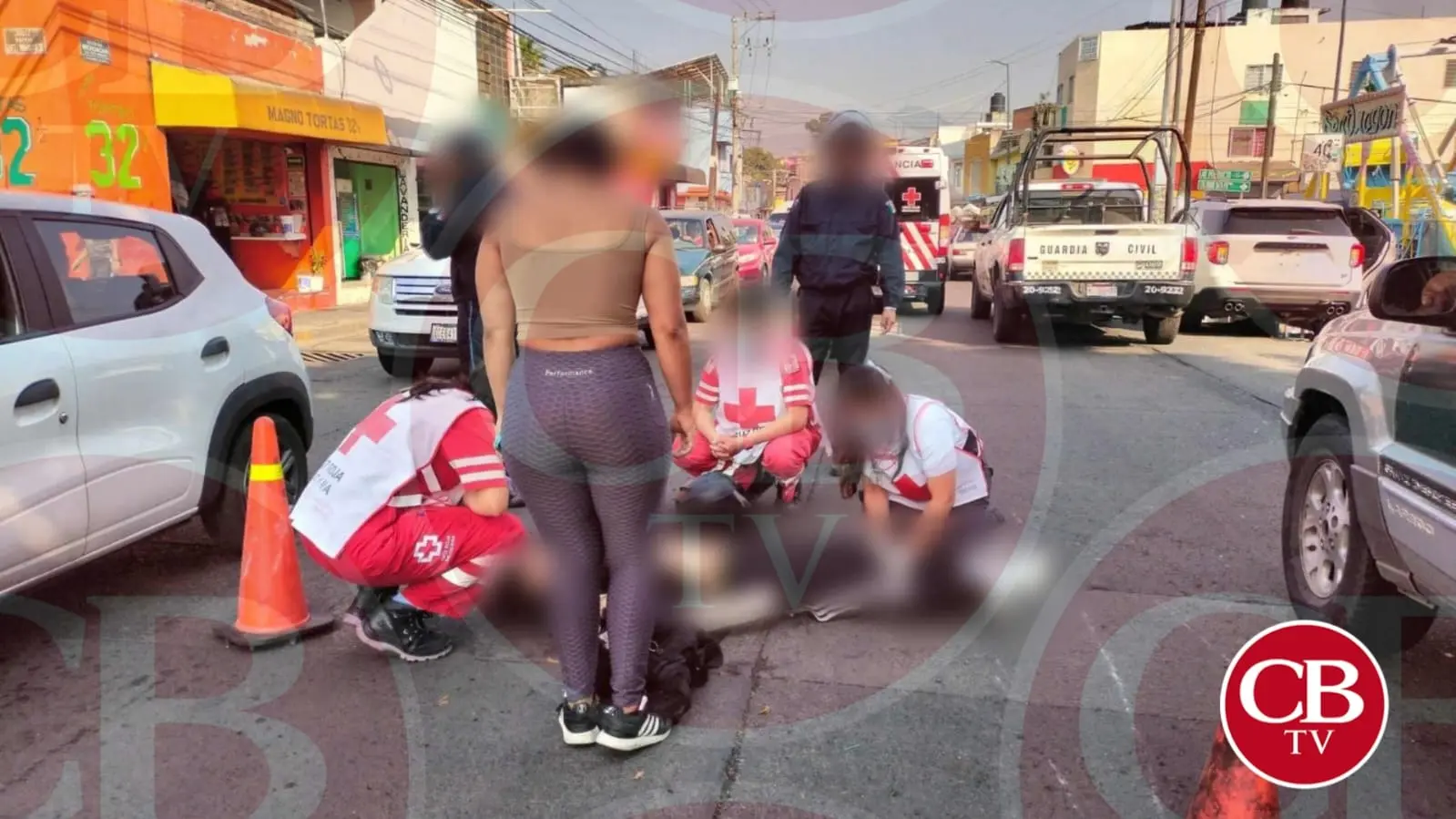 Auto embiste a un motero en la avenida Michoacán