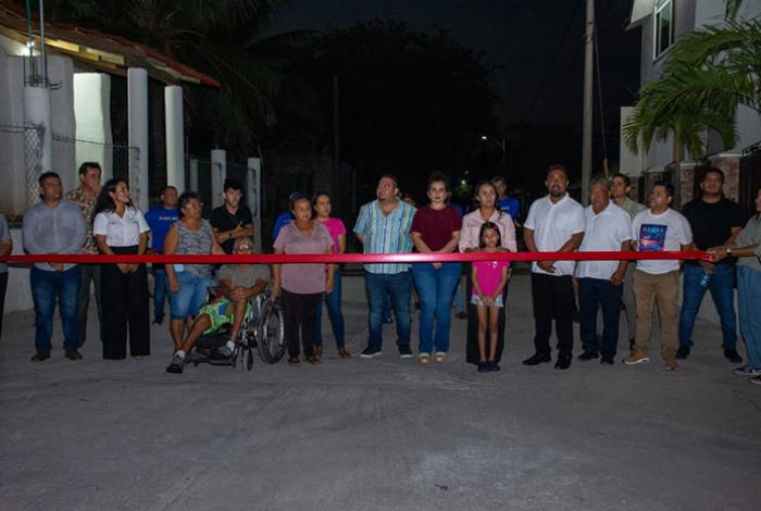 Autoridades cumplen y entregan las calles Justo Sierra y Lázaro Cárdenas, en Playa Azul